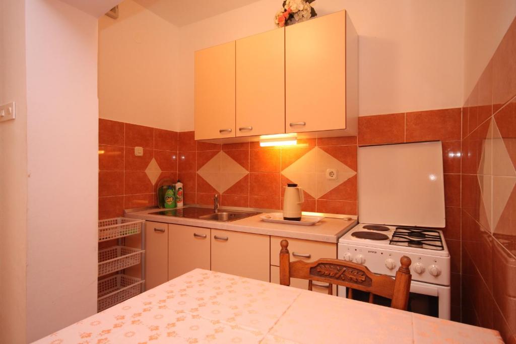Fotografia z galérie ubytovania Apartments by the sea Sveta Nedilja, Hvar - 8725 v destinácii Sveta Nedelja