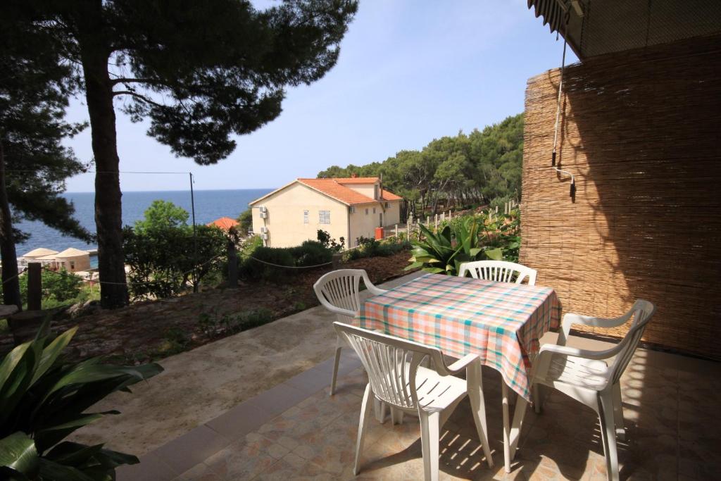 Fotografia z galérie ubytovania Apartments by the sea Sveta Nedilja, Hvar - 8725 v destinácii Sveta Nedelja