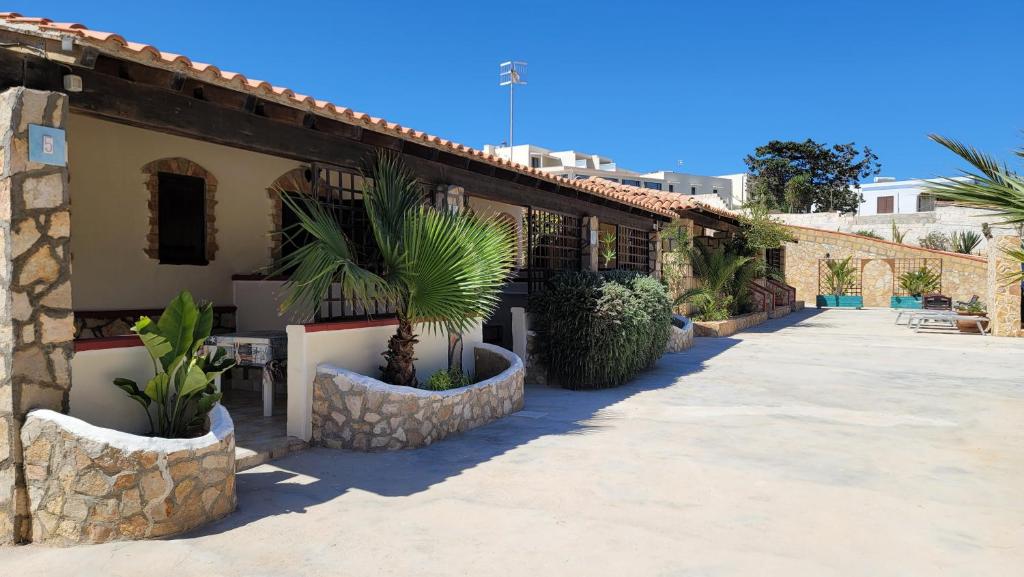 a building with potted plants in front of it at Mamalù Deluxe in Lampedusa