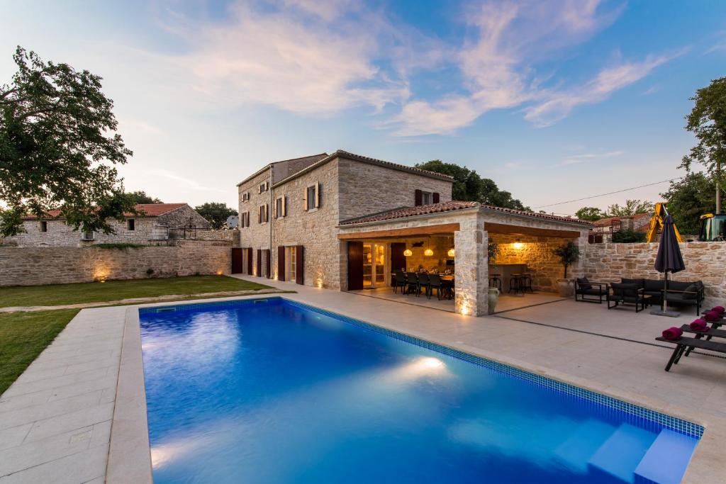 Bazén v ubytovaní Istria Time - Villa Nyma - Heated Pool alebo v jeho blízkosti
