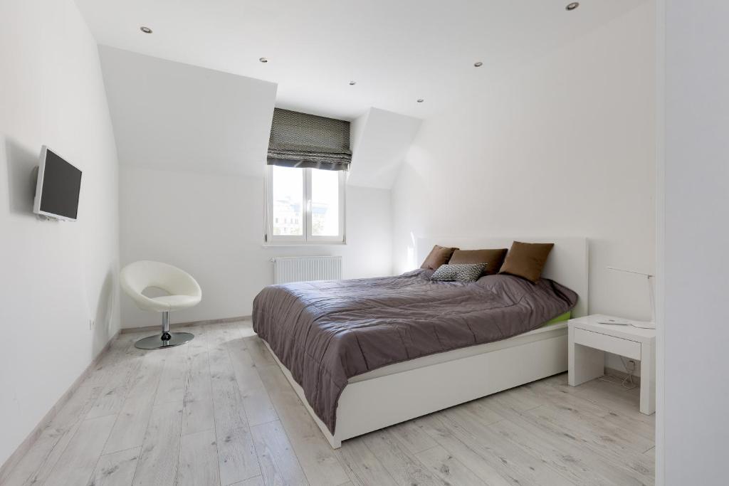 Postel nebo postele na pokoji v ubytování Budapest Central Square 2 bedrooms Suite - Michaelides Residences