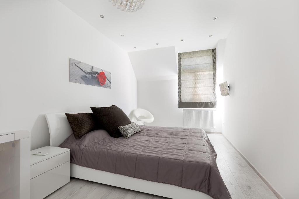 Postel nebo postele na pokoji v ubytování Budapest Central Square 2 bedrooms Suite - Michaelides Residences