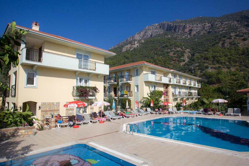 Nespecifikovaný výhled na hory nebo výhled na hory při pohledu z hotelu