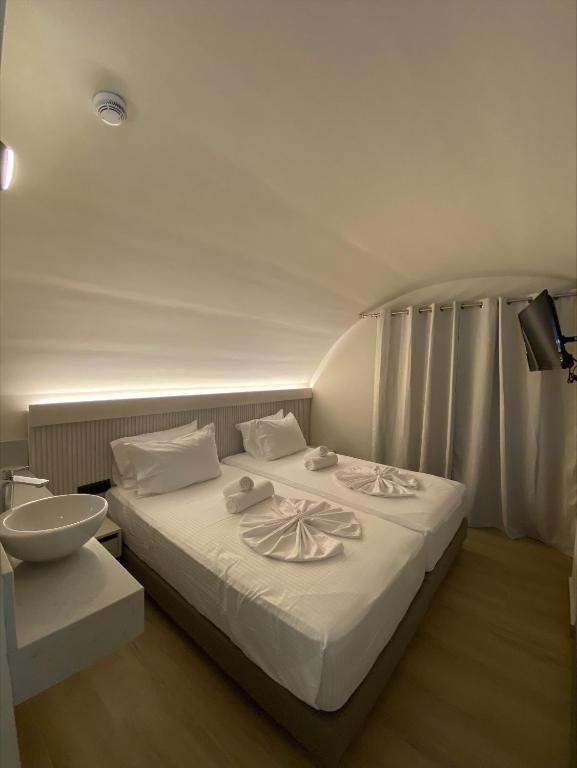 Postel nebo postele na pokoji v ubytování Barbie Hotel Apartments