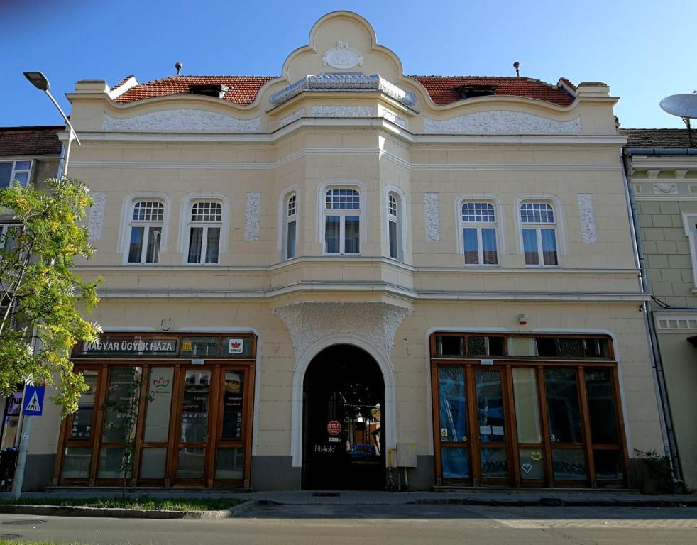 a large white building on the corner of a street at Zakarias Apartments in Miercurea-Ciuc