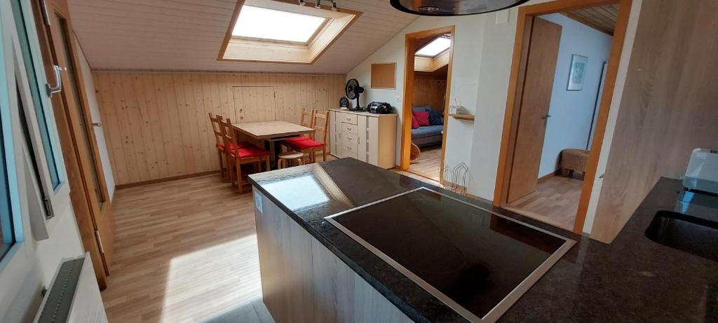 Kuchyň nebo kuchyňský kout v ubytování Chalet Sunnmätteli