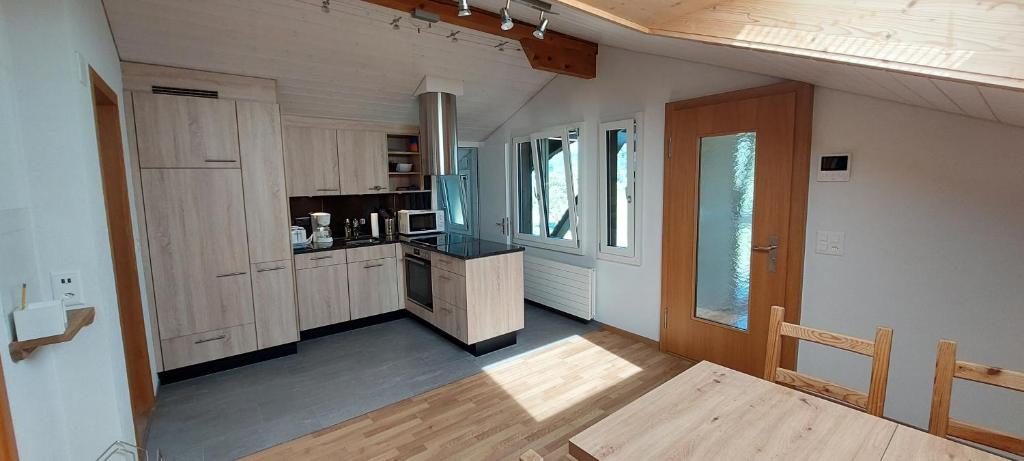Kuchyň nebo kuchyňský kout v ubytování Chalet Sunnmätteli