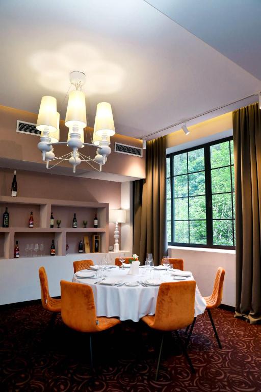 Posezení v ubytování Best Western Plus Paradise Hotel Dilijan