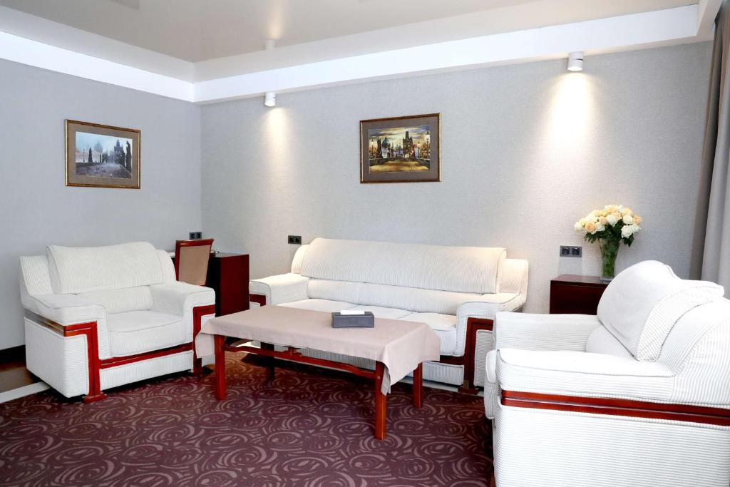 Posezení v ubytování Best Western Plus Paradise Hotel Dilijan