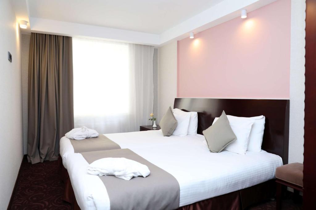 Postel nebo postele na pokoji v ubytování Best Western Plus Paradise Hotel Dilijan
