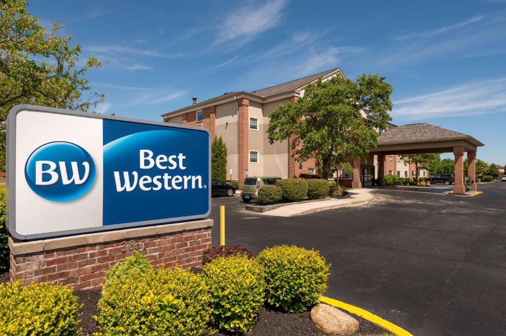 a sign for a hotel with a best western at Best Western Hilliard Inn & Suites in Hilliard