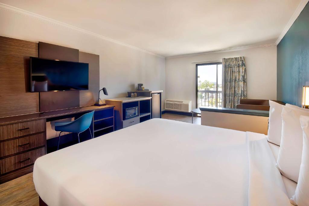 Studio 6 Suites Lawndale, CA South Bay - 