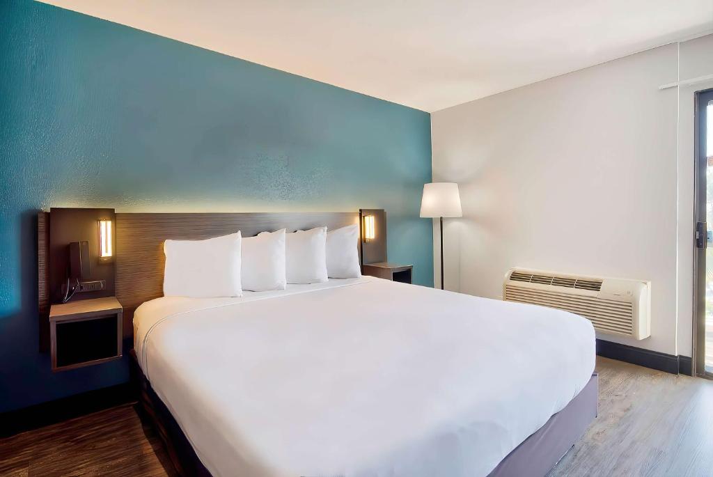 Studio 6 Suites Lawndale, CA South Bay - 