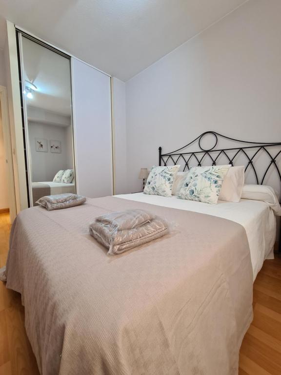 Dos Torres Los Arcos 3 - Plaza de Parking Incluida - Appartement De Deux Chambres