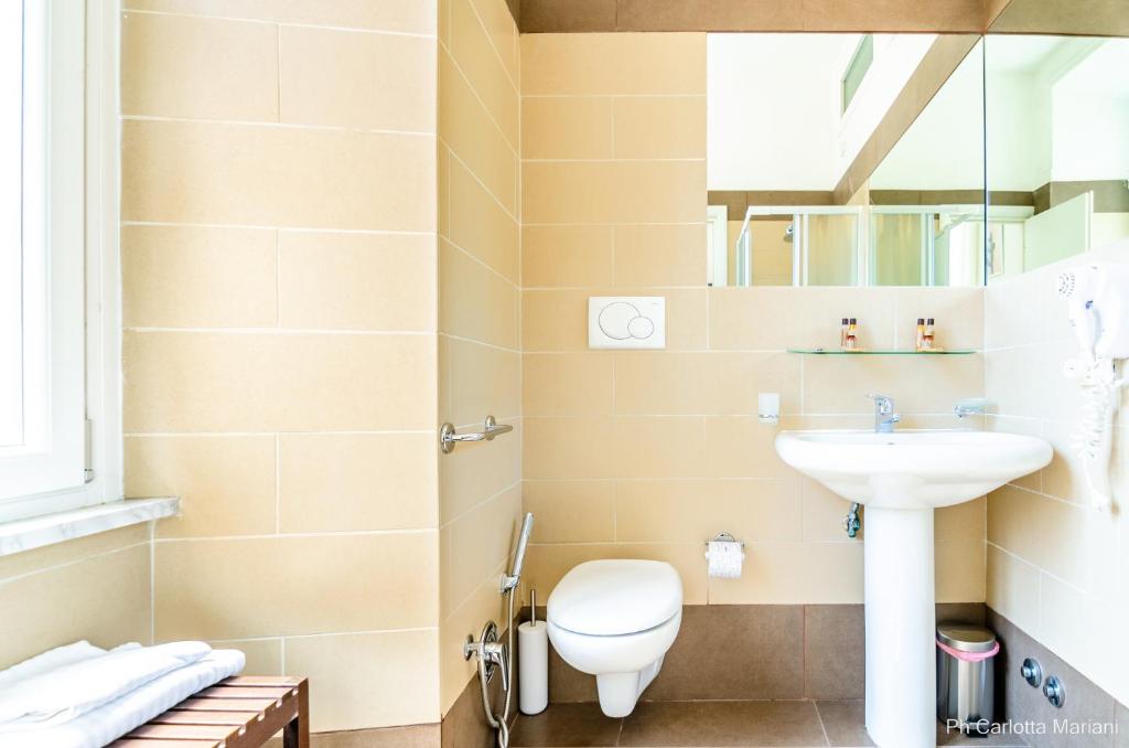 A bathroom at El Dorado Colosseum