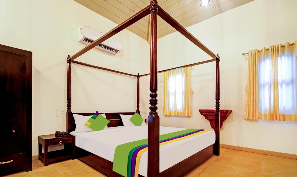 Postel nebo postele na pokoji v ubytování Siddhagiri Hotel and Resort