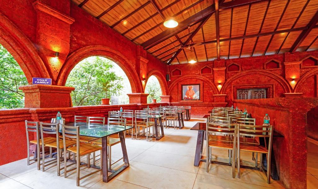 Restaurace v ubytování Siddhagiri Hotel and Resort