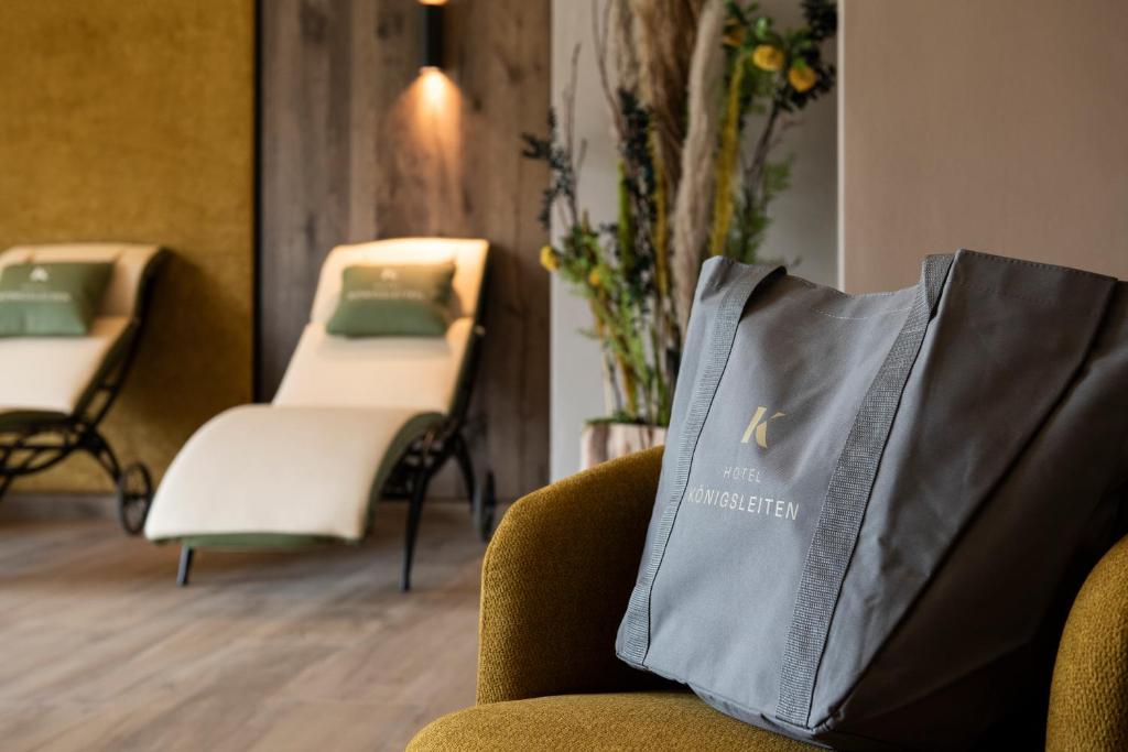 Posezení v ubytování Hotel Königsleiten Vital Alpin