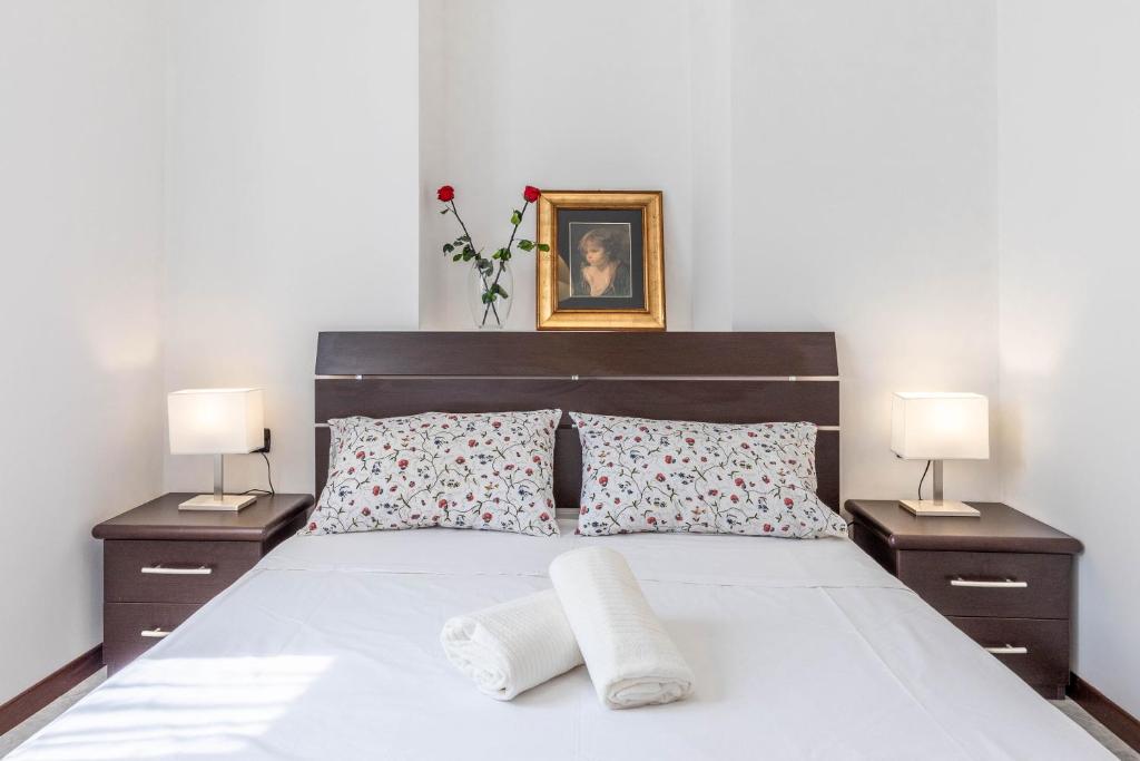A bed or beds in a room at [VILLA LECCO] FREE Wi-Fi, Parking & Bike Service