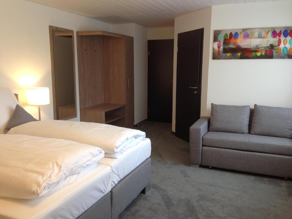 Postel nebo postele na pokoji v ubytování Tankbar's Hotelchen