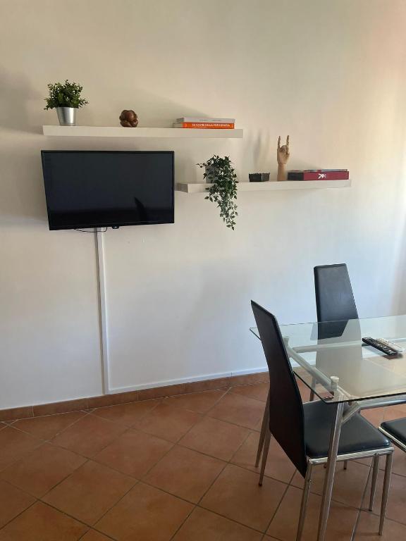 Televízia a/alebo spoločenská miestnosť v ubytovaní MammaRo's House