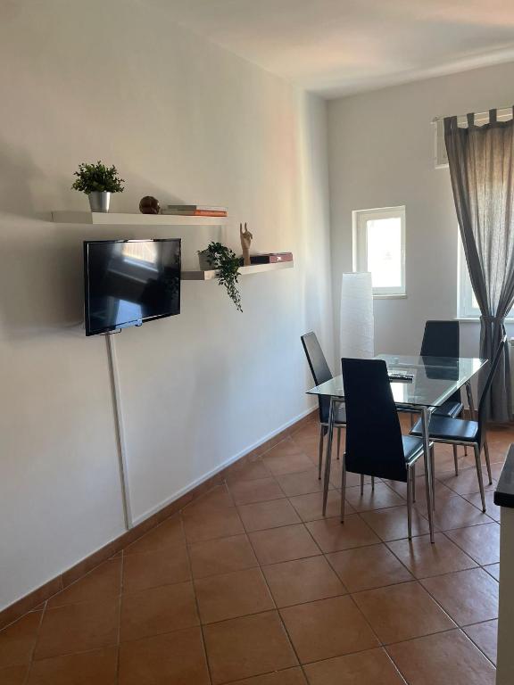 Televízia a/alebo spoločenská miestnosť v ubytovaní MammaRo's House
