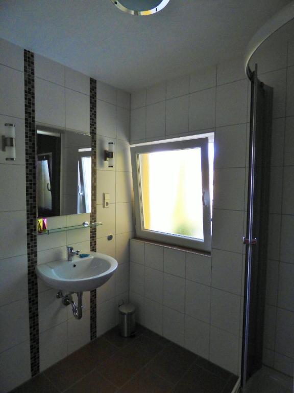 Koupelna v ubytování Apado-Hotel garni
