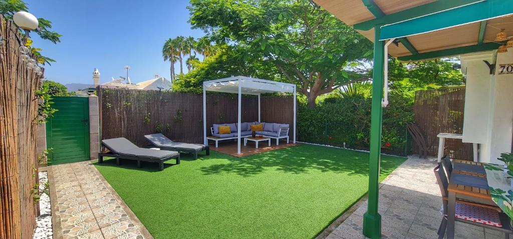 A garden outside Bungalows Playa Flor, Campo Internacional, Maspalomas.