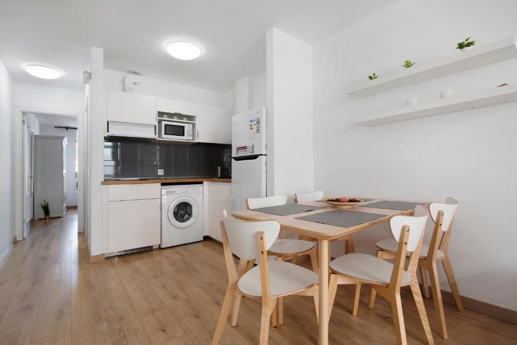 A kitchen or kitchenette at Apartamento Playa Morro Jable 2c
