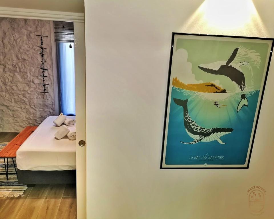 Postel nebo postele na pokoji v ubytování 4 star villa heated swimming pool pool house