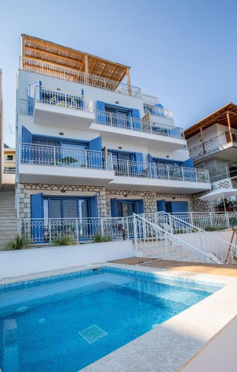 Bazén v ubytovaní Greek Beach House Complex B7 alebo v jeho blízkosti
