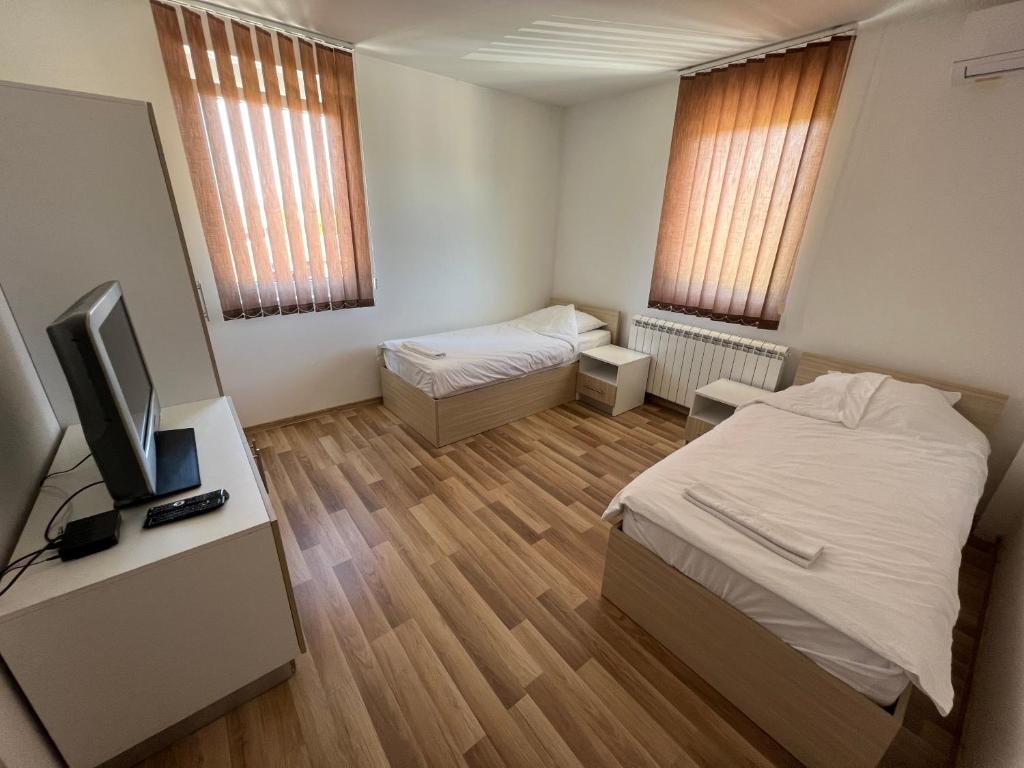 Postel nebo postele na pokoji v ubytování Apartmani Nikolić