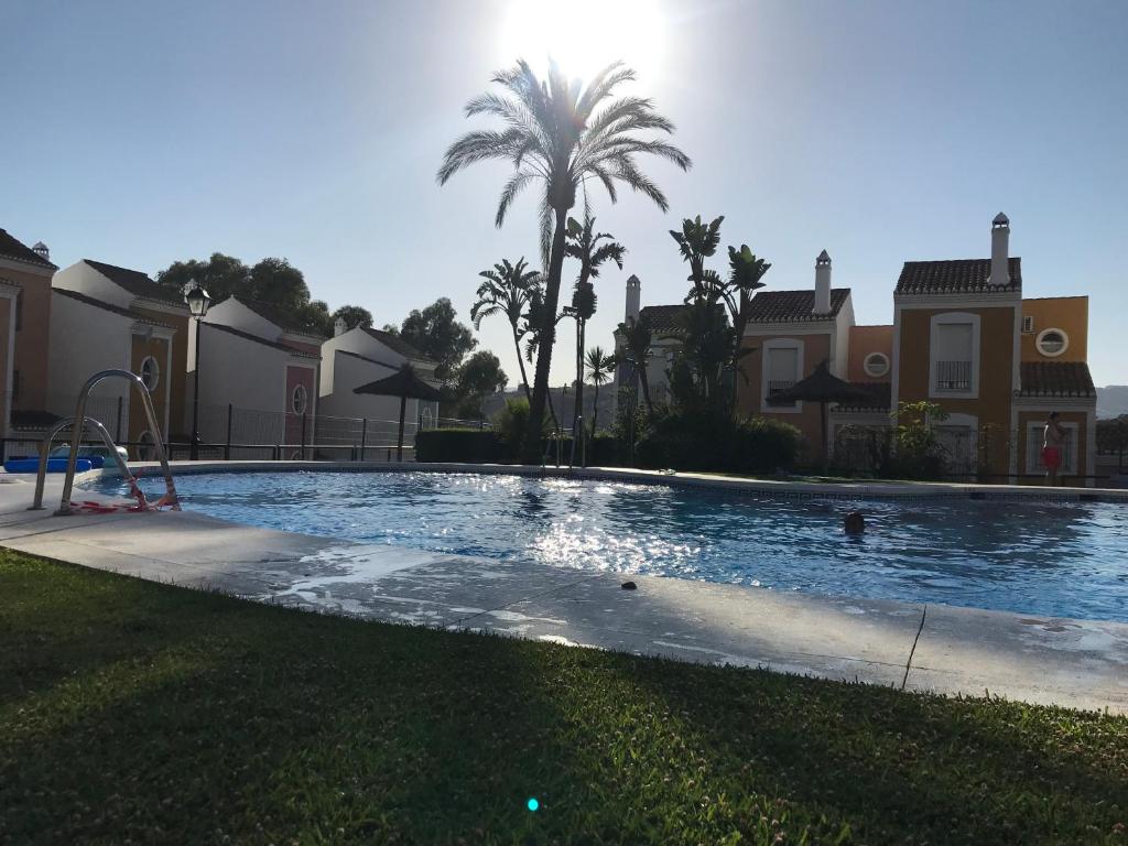 Bazén v ubytovaní Casa Mira Casares Costa alebo v jeho blízkosti