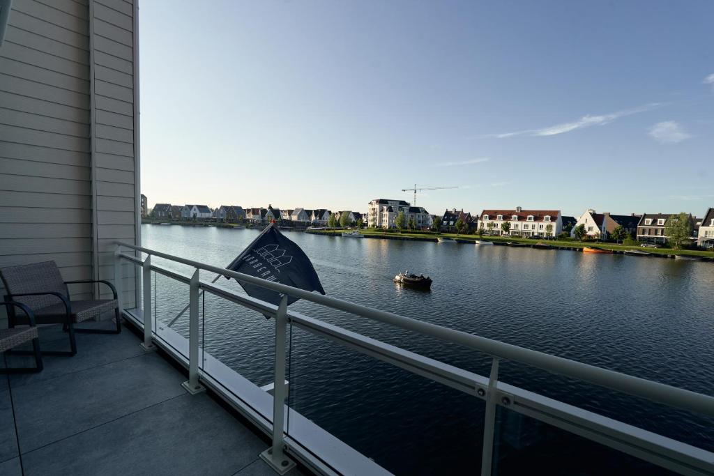 Výhled na řeku, která protéká v blízkosti apartmánu