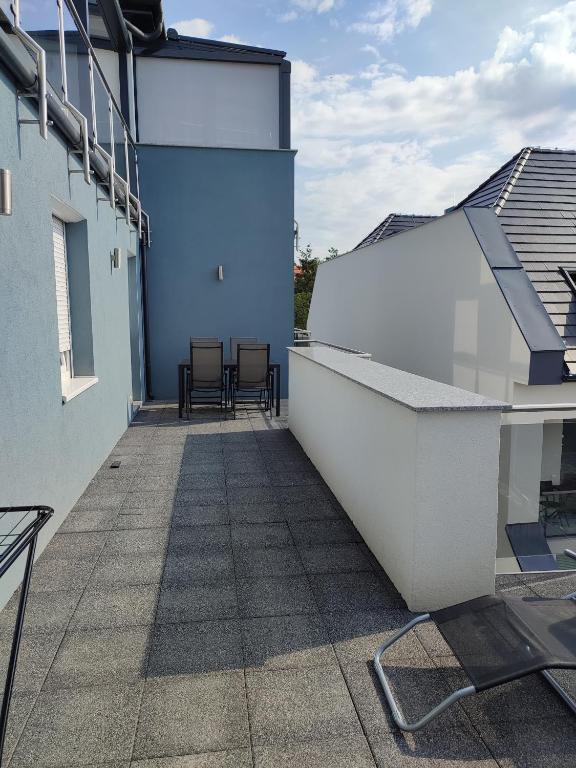 Balkón alebo terasa v ubytovaní Dévai-LUX Apartman Sárvár