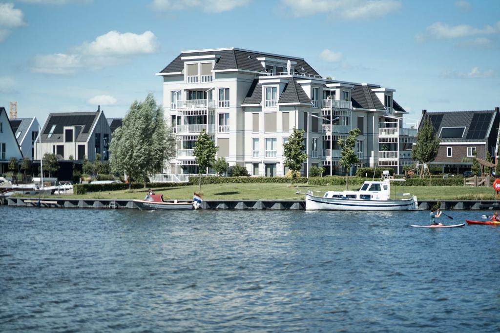 Výhled na řeku, která protéká v blízkosti apartmánu