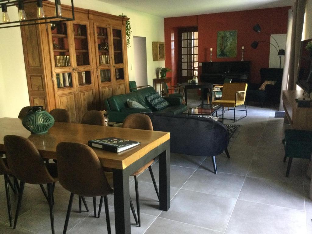 Posedenie v ubytovaní Mas ESTEVE entre mer et Cévennes