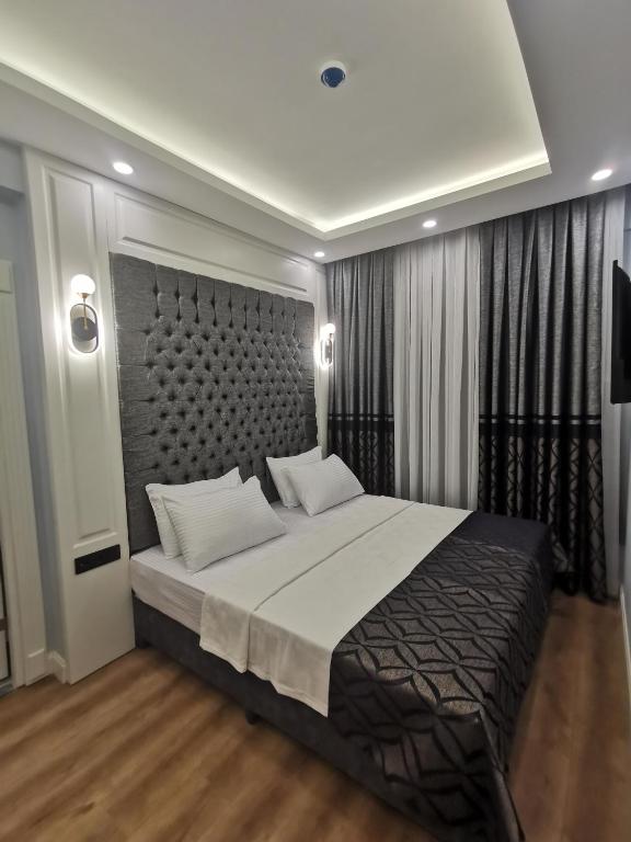 Postel nebo postele na pokoji v ubytování Luxx Garden Hotel