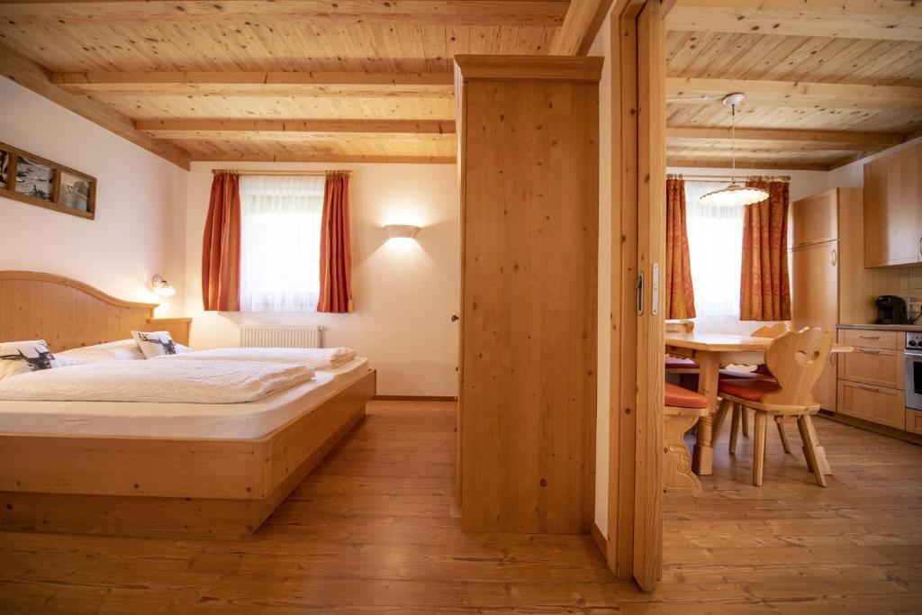 A bed or beds in a room at Apartments Bea