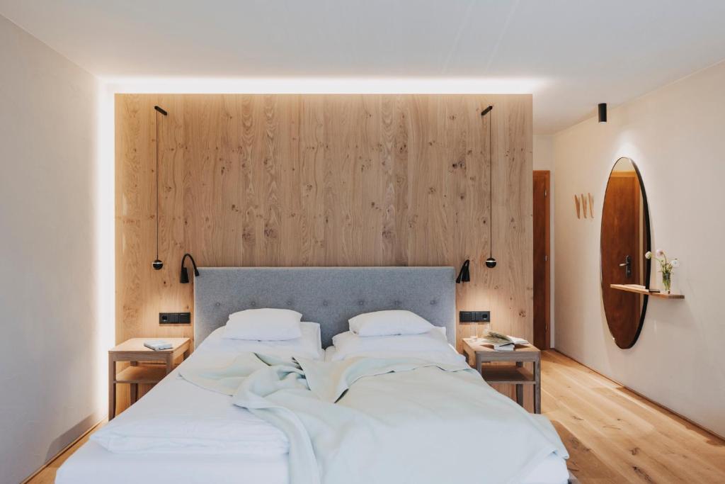 Postel nebo postele na pokoji v ubytování Hotel Alpenrose