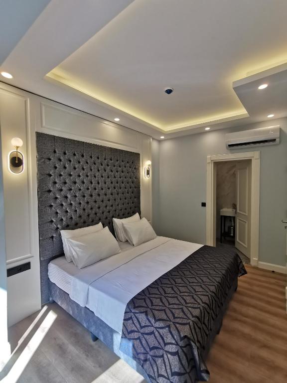 Postel nebo postele na pokoji v ubytování Luxx Garden Hotel