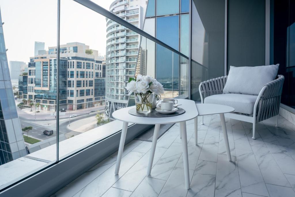 Balkón nebo terasa v ubytování Lusso Hometels J One Business Bay