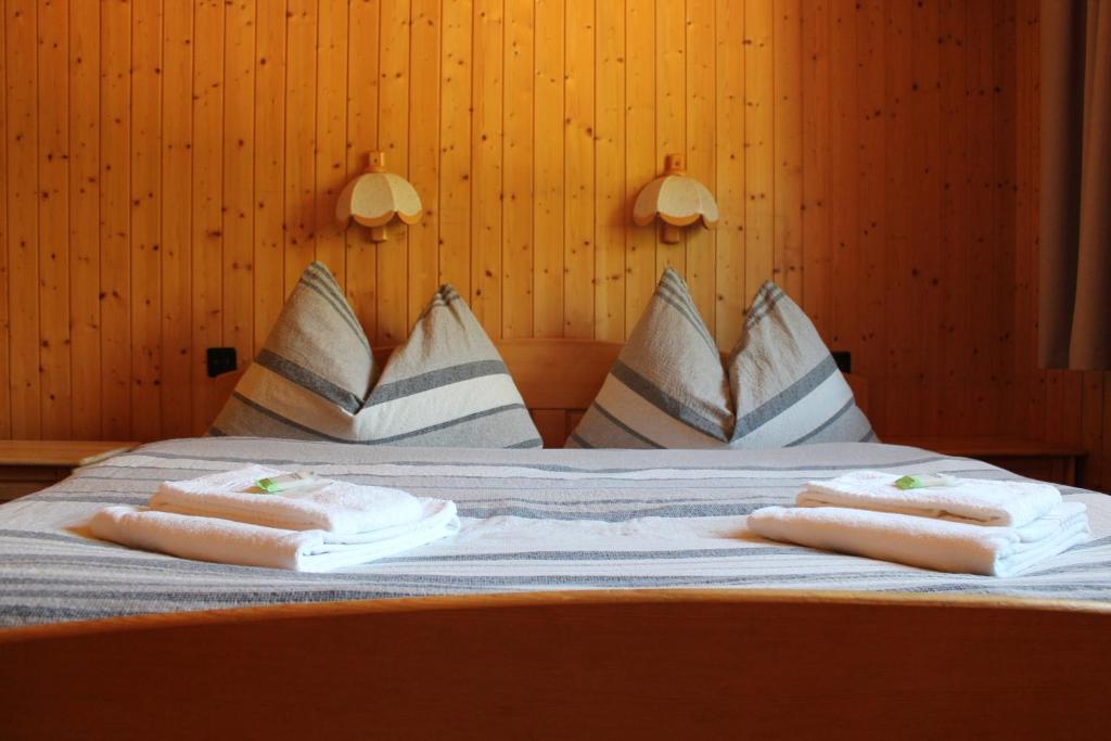 Postel nebo postele na pokoji v ubytování Sporthotel Oberwald