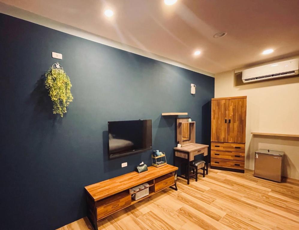 TV a/nebo společenská místnost v ubytování 鄉間小路 Home 備有專屬停車場