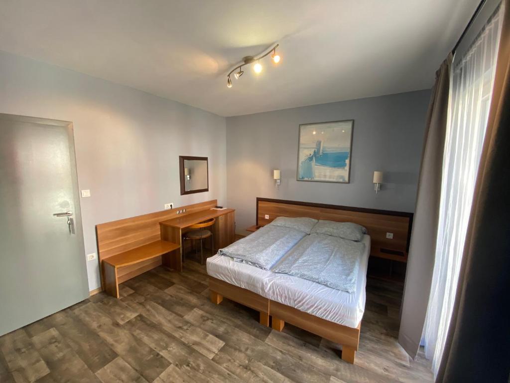 Posteľ alebo postele v izbe v ubytovaní Kalcit Tourist Motel