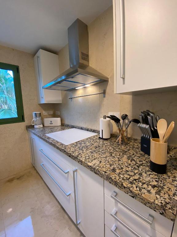 A kitchen or kitchenette at AIRE DE SOTOGRANDE