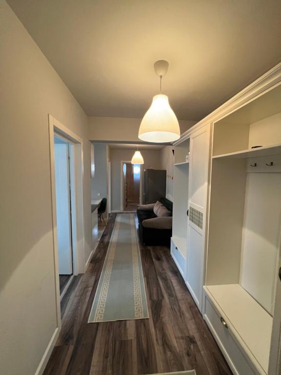 a hallway of a living room with a couch at Apartament spatios, mobilat si utilat complet in Floreşti