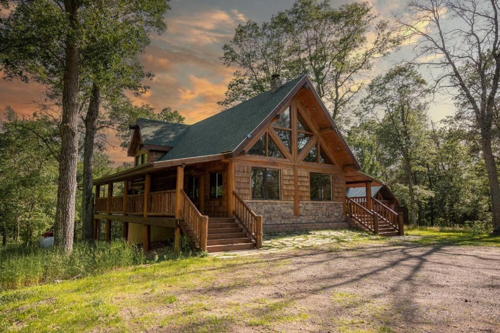Northwoods Log Cabin 3 acre retreat!, b Lake (updated prices 2024)