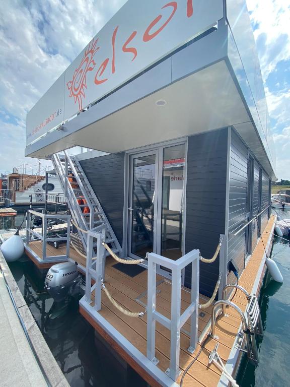 Fotografie z fotogalerie ubytování Hausboot EL-SOL v destinaci Braunsbedra