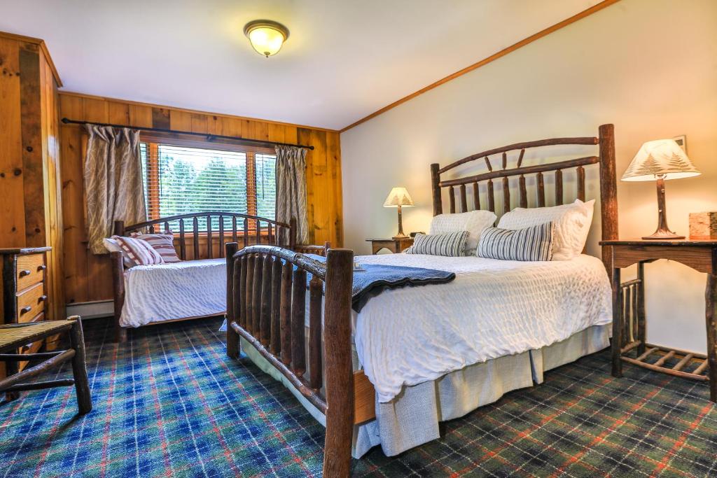 Garnet Hill Lodge - Adjoining Tea House Cottage Rooms